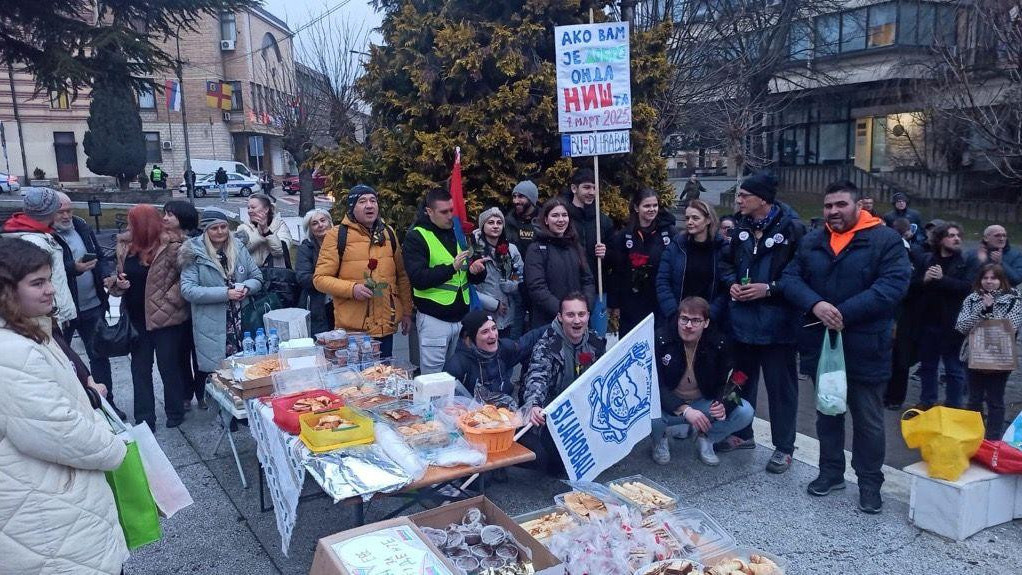 Studenti iz Bujanovca prvog dana pešačenja spavali su Vranju